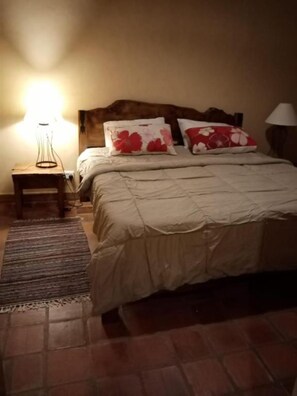 Standard Room | Bed sheets - Kileefarm Cottages (Nguluni)