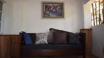 Standard Room | Living area