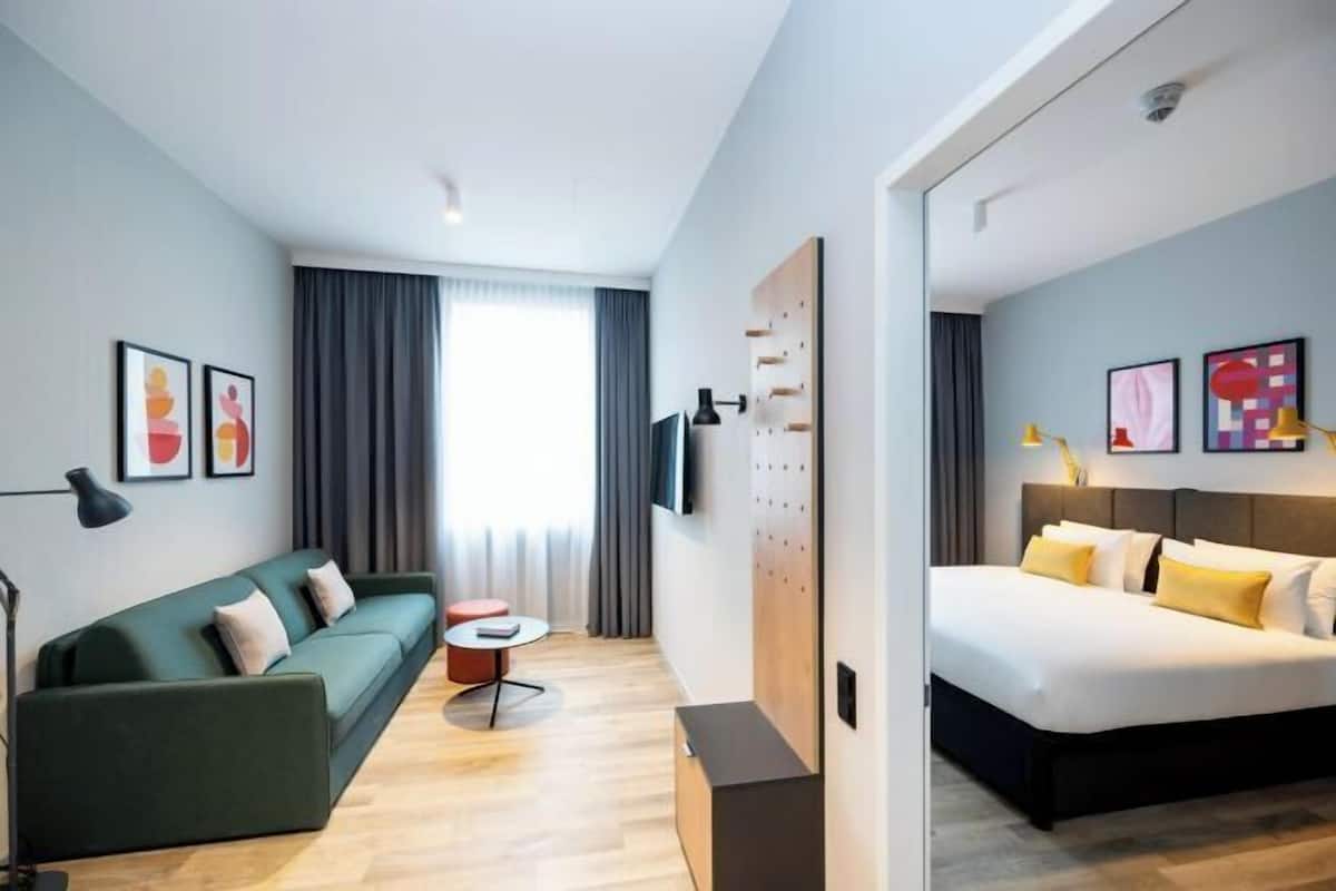 1 bedroom, premium bedding, in-room safe, laptop workspace