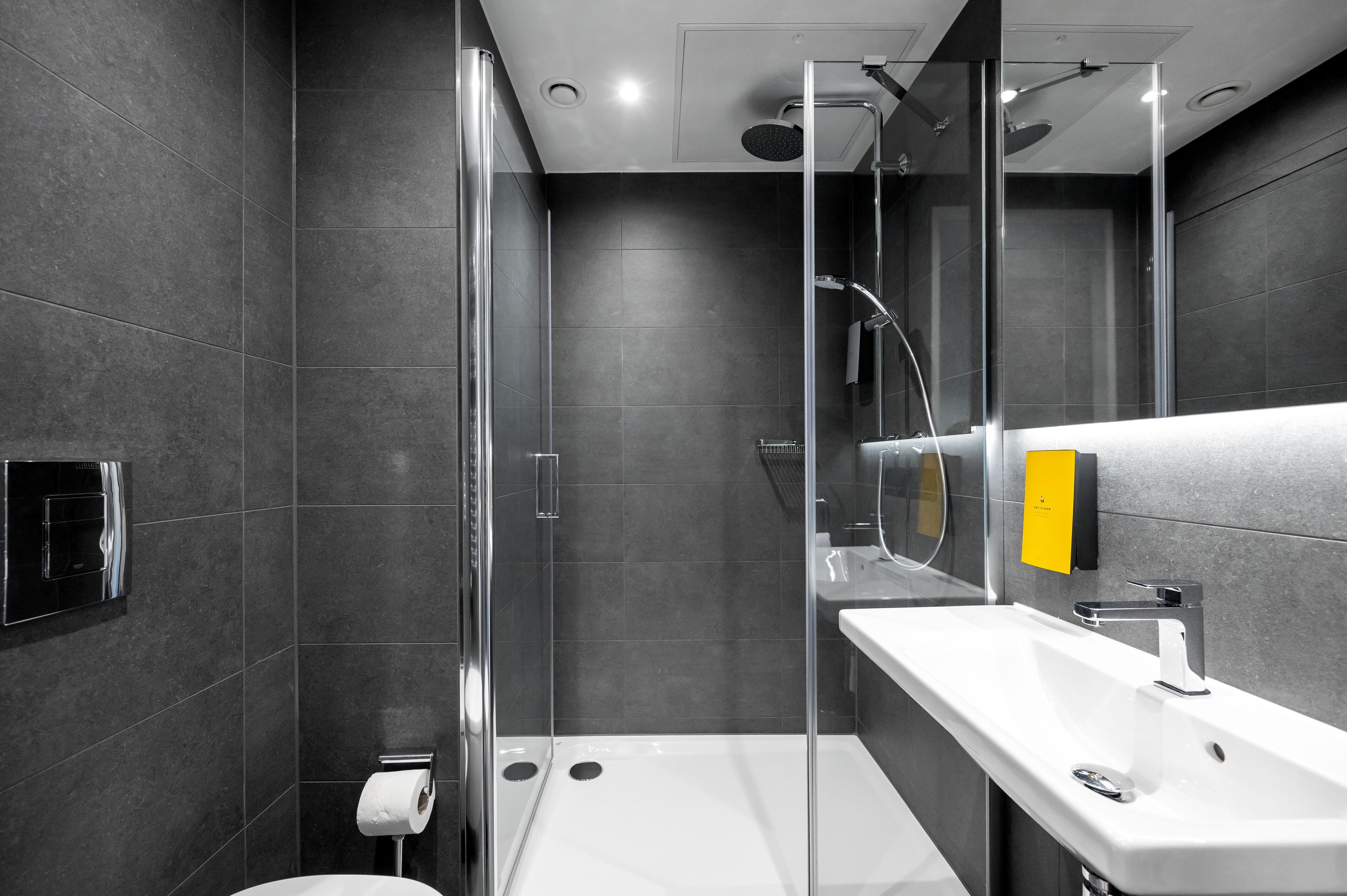 Studio | Badezimmer | Dusche, Regendusche, Haartrockner, Handtücher