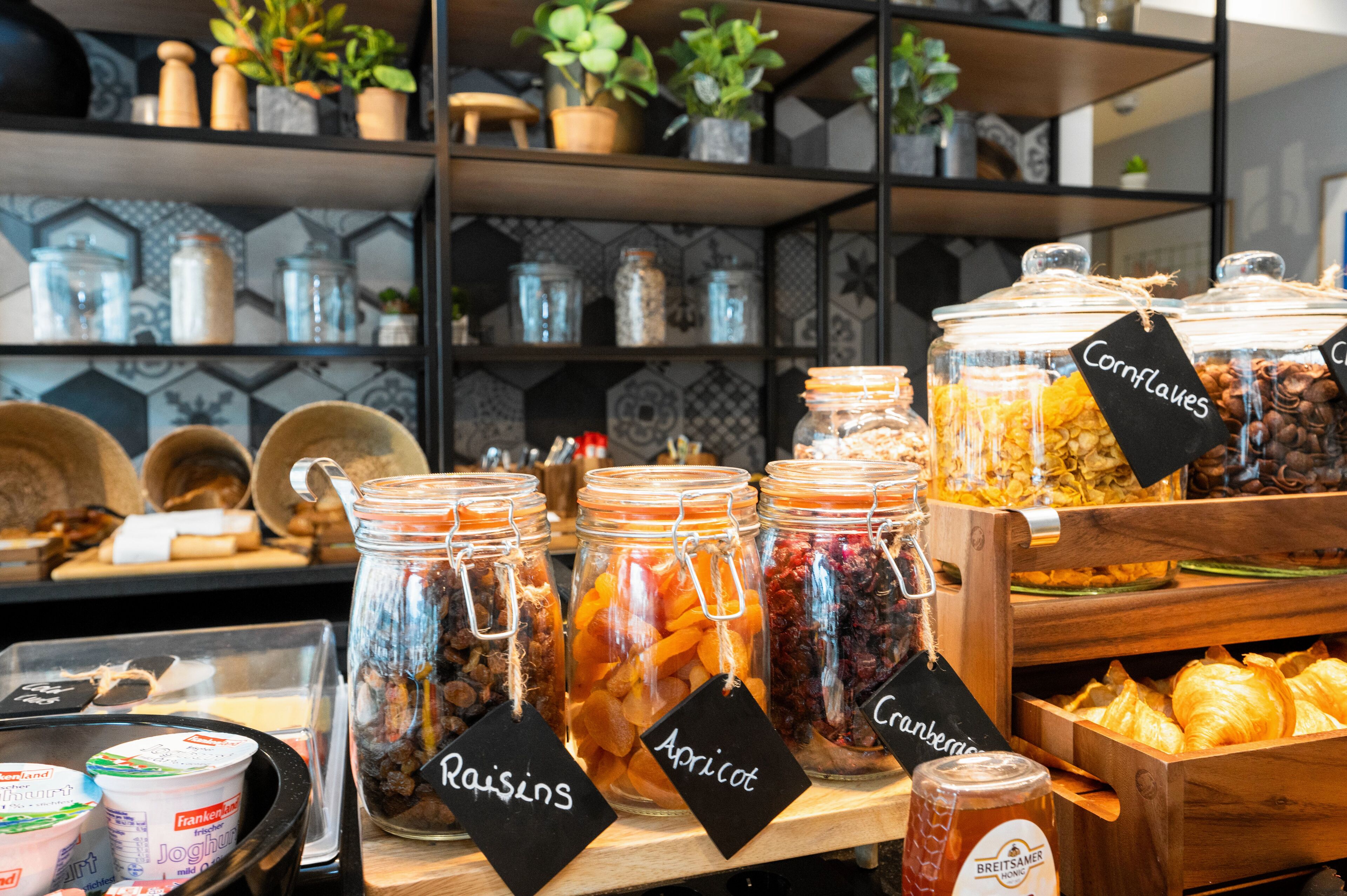 daily continental breakfast (eur 16.75 per person)