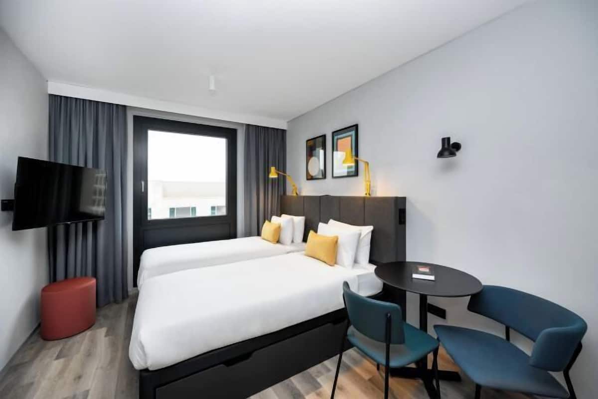 1 bedroom, premium bedding, in-room safe, laptop workspace
