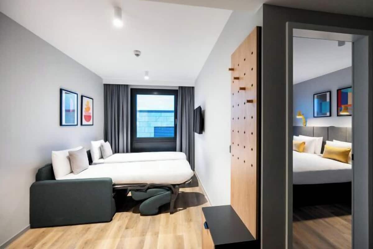 1 bedroom, premium bedding, in-room safe, laptop workspace