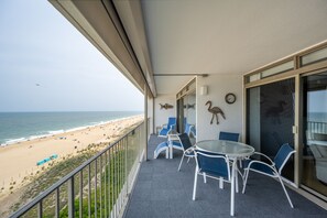 Outdoor dining - Spacious 3 Bedroom with Indoor Pool (Ocean City)