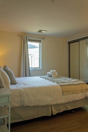 5 bedrooms, iron/ironing board, travel cot, WiFi
