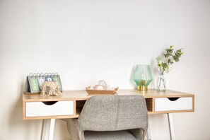 Interior - JO 2024 - Métro 5 / Parking / Easy Check In / just outside Paris /  (Pantin)