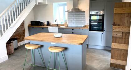 Mynachdy - sleeps 6 guests in 3 bedrooms