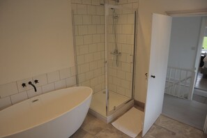 Bathroom - Mynachdy - sleeps 6 guests  in 3 bedrooms (Gwynedd)