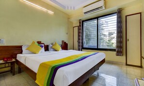 Deluxe Double Room | Desk, iron/ironing board - Treebo Trip Kala Laxmi (Chhatrapati Sambhajinagar)