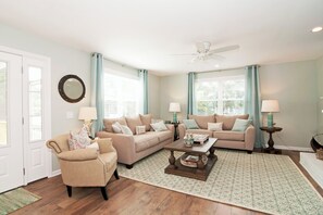 Smart-TV, Kamin, DVD-Player