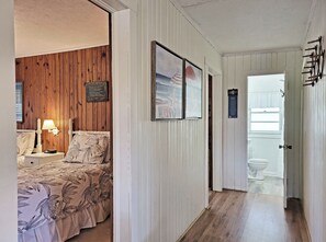 3 bedrooms, iron/ironing board, free WiFi, bed sheets - Raised Beach House, Easy Walk to Beach, Screened Porches, Hammock, Dog Friendly (Pawleys Island)