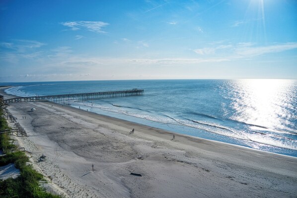 Beach nearby - Creek View Beach House, Walk to Beach, Porch, Grill, Fenced Yard, Dog Friendly (Pawleys Island)