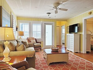 Smart TV, DVD player - Creek View Beach House, Walk to Beach, Porch, Grill, Fenced Yard, Dog Friendly (Pawleys Island)