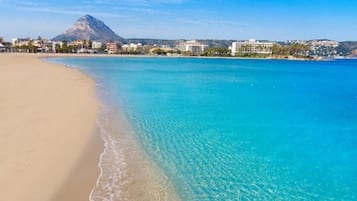 Beach nearby, sun-loungers, beach towels