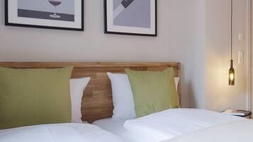 Condo | Free WiFi, bed sheets