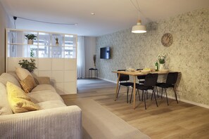 Studio | Living area | Smart TV - homie stay Julius Apartments - Iphofen (Iphofen)