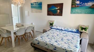 2 habitaciones, tabla de planchar con plancha y cuna de viaje