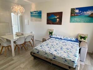 2 slaapkamers, een strijkplank/strijkijzer, reisbedje, gratis wifi