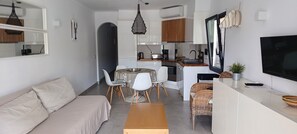 TV - MAGINIFICO APARTMENT AT THE FOOT OF THE BEACH CALA MONTGO (L'Escala)
