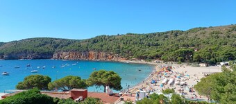 MAGINIFICO APARTMENT AT THE FOOT OF THE BEACH CALA MONTGO