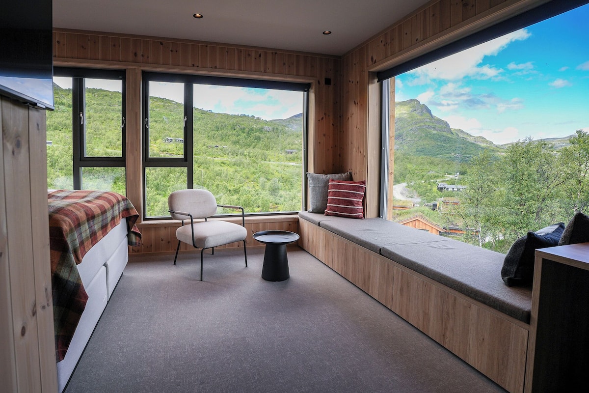 Superior Double Room, 1 Queen Bed, Mountain View