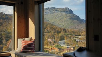 Superior-Doppelzimmer, 1 Queen-Bett, Bergblick | 2 Schlafzimmer, kostenloses WLAN, Bettwäsche