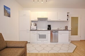 Kühlschrank, Ofen, Herdplatte, Geschirrspüler