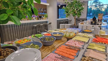 Daily buffet breakfast for a fee