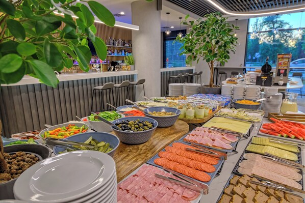 Desayuno buffet todos los días (con cargo) 