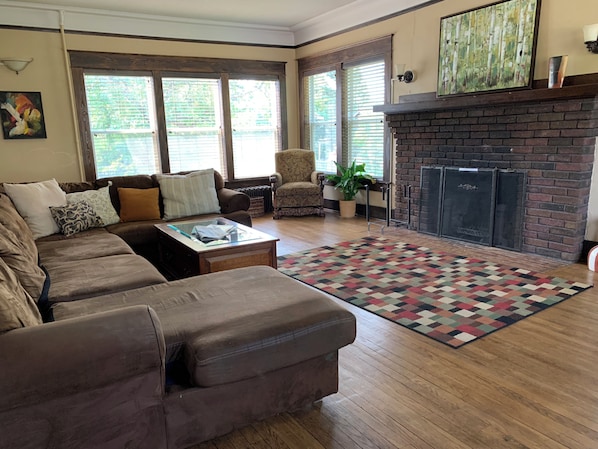 TV, fireplace, DVD player, books