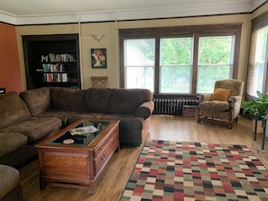TV, fireplace, DVD player, books