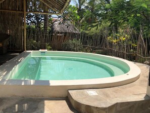 حمّام سباحة خارجي