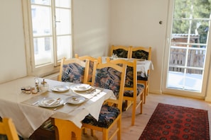 Petit déjeuner continental (16.5 EUR par personne)