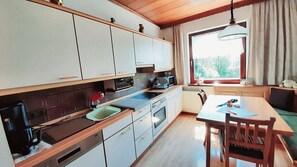 Fridge, microwave, stovetop, dishwasher - Vacation home at the Red Bull Ring for 10 people (Spielberg)