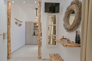 Deluxe Apartment | 1 bedroom, premium bedding, pillowtop beds, minibar