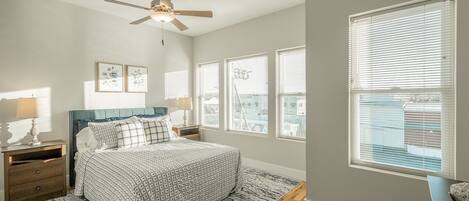 4 soverom, skrivebord, strykejern/-brett og wi-fi (inkludert)