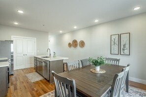 Dining - Southside Townhome Minutes Away from Downtown Chat (Chattanooga)