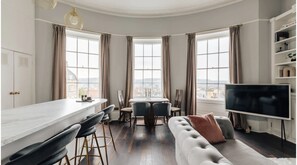 Smart TV - The Portland Apartment, Georgian Building with Fabulous Views
 (Bath)