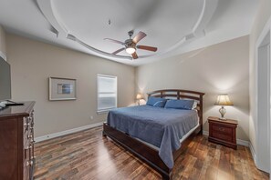 2 habitaciones, tabla de planchar con plancha y cuna de viaje 