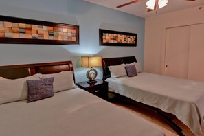 3 habitaciones, tabla de planchar con plancha y cuna de viaje 