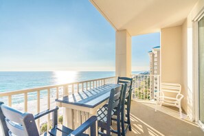 Outdoor dining - Gulf Views-Short Walk 2 Beach-Resort Amenities (Miramar Beach)