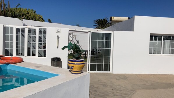 Outdoor pool - APARTAMENTO ELENA 9 encanto en Lajares (Lajares)