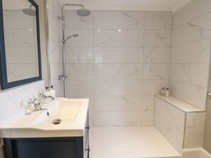 Cottage | Bathroom | Shower - Feus Holiday Cottage (Auchterarder)