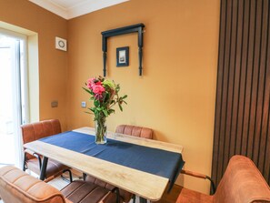 Cottage | Private kitchen | Fridge, microwave, dishwasher, electric kettle - Feus Holiday Cottage (Auchterarder)
