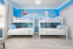 5 bedrooms, iron/ironing board, WiFi, bed sheets - Kids Themed Bedrooms | Games Room | Private Pool with Golf Course Views (Kissimmee)