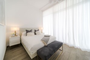 شقة - غرفة نوم واحدة | 1 غرفة نوم ومكتب ومساحة عمل للكمبيوتر المحمول وتجهيزات عازلة للصوت