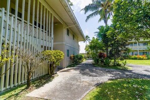 Property grounds - Plantation Hale K10 by Destination Kauai - A/C, Mountain Views, Near Coconut Marketplace (Kapaa)
