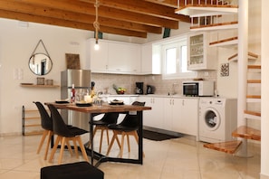 Fridge, oven, stovetop, electric kettle