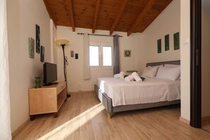 2 bedrooms, iron/ironing board, free WiFi, bed sheets