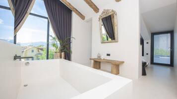 エグゼクティブ ルーム | 専用スパ浴槽